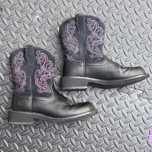 Ariat Fatbaby Heritage Black Leather Purple Embroiderd Western Boots 10004729 8B